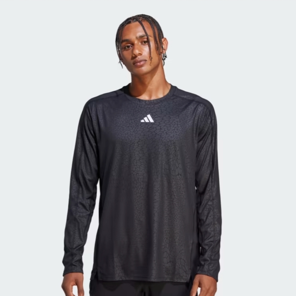 A DURABLE TRAINING TEE MADE WITH RECYCLED MATERIALS.